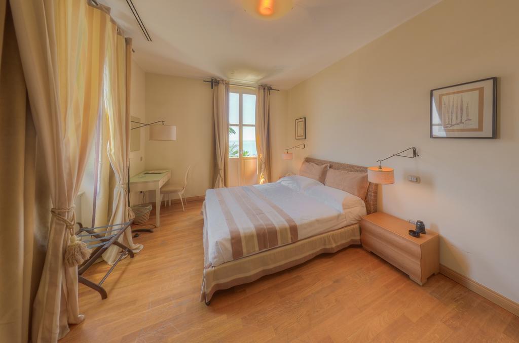 Hotel De La Plage Pietra Ligure Dış mekan fotoğraf